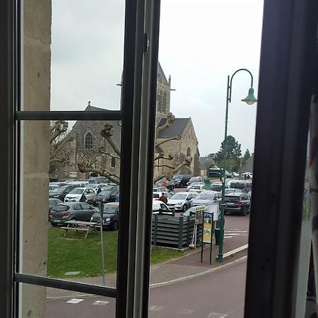 Gite De La Place De L'Eglise Sainte-Mère-Église Eksteriør billede