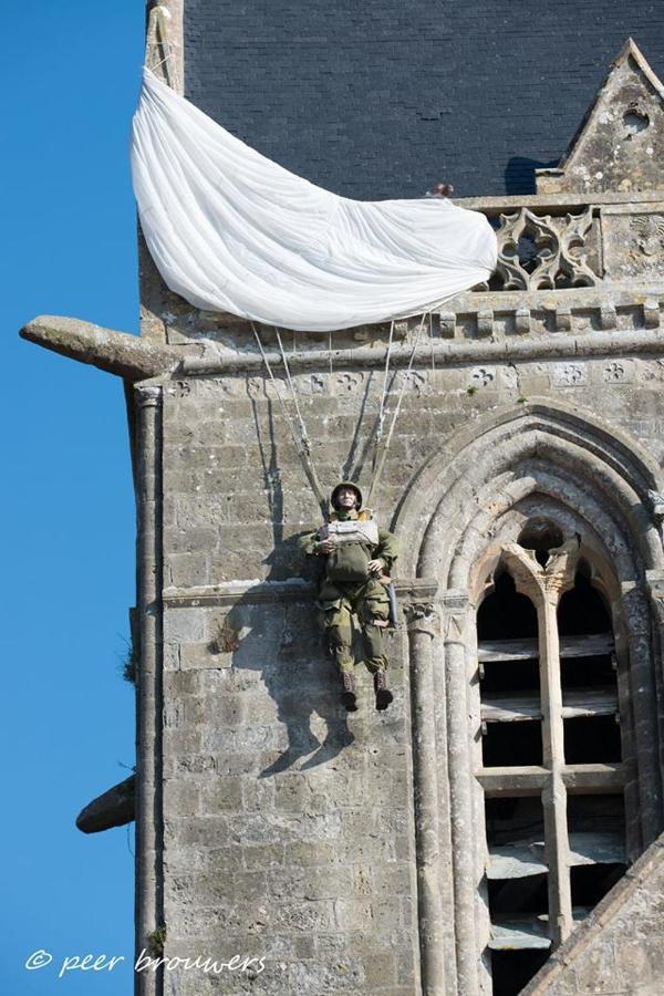 Gite De La Place De L'Eglise Sainte-Mère-Église Eksteriør billede