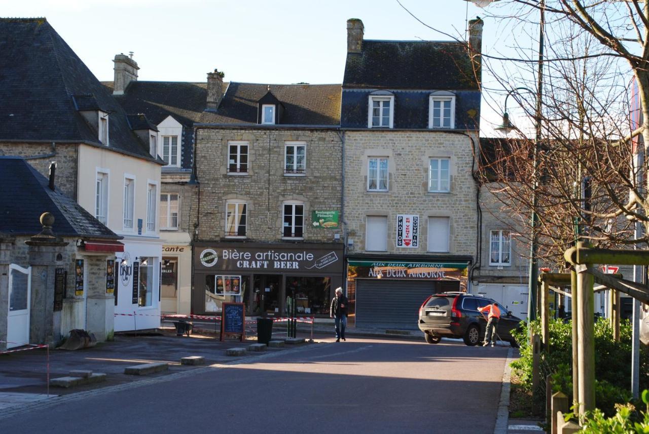 Gite De La Place De L'Eglise Sainte-Mère-Église Eksteriør billede