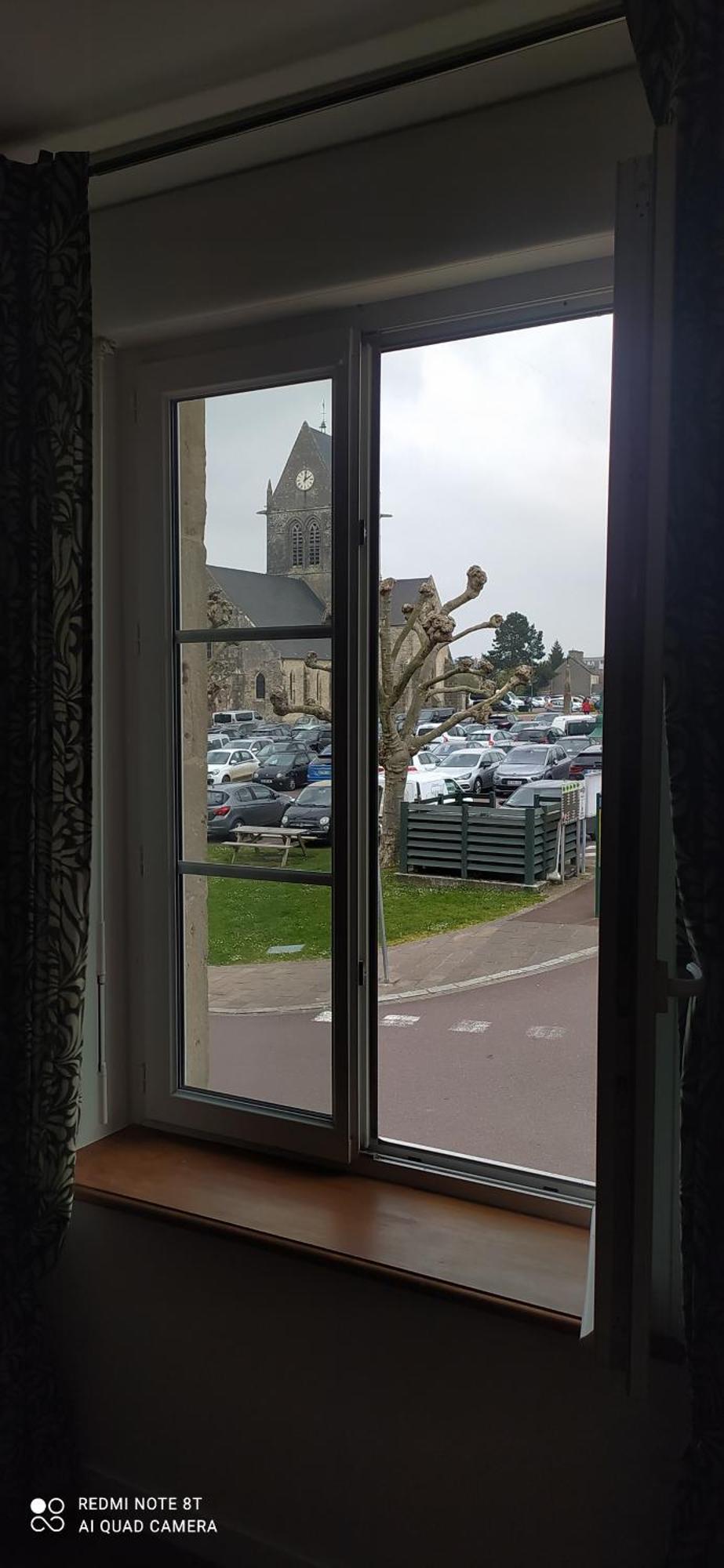 Gite De La Place De L'Eglise Sainte-Mère-Église Eksteriør billede